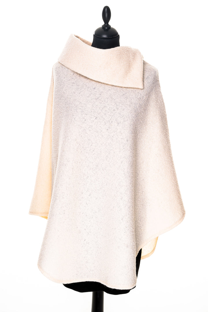 Poncho in felted wool/ loden  - off white