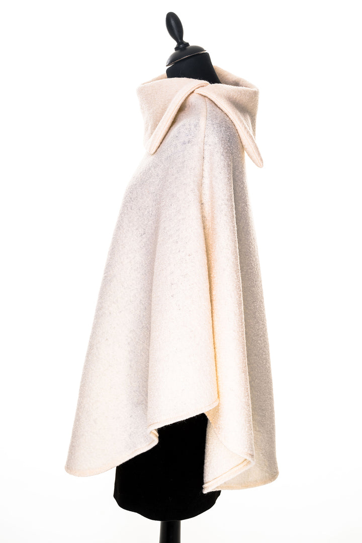 Poncho in felted wool/ loden  - off white