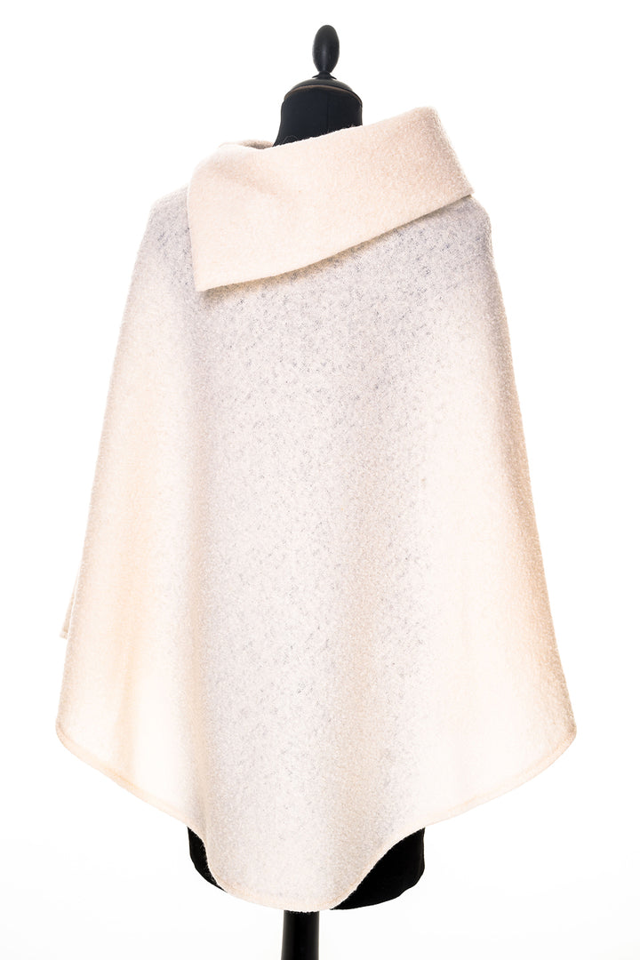 Poncho in felted wool/ loden  - off white